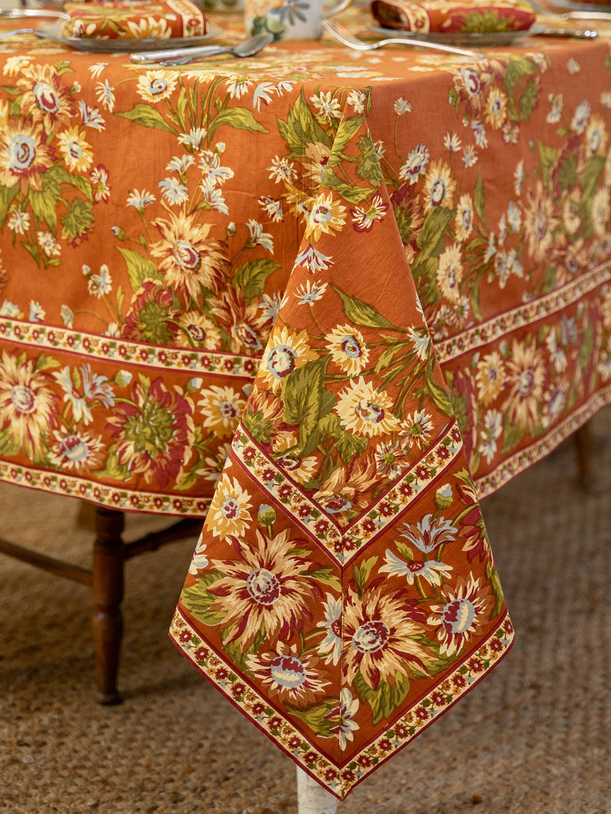 Marguerite Tablecloth - Rust: 54x54