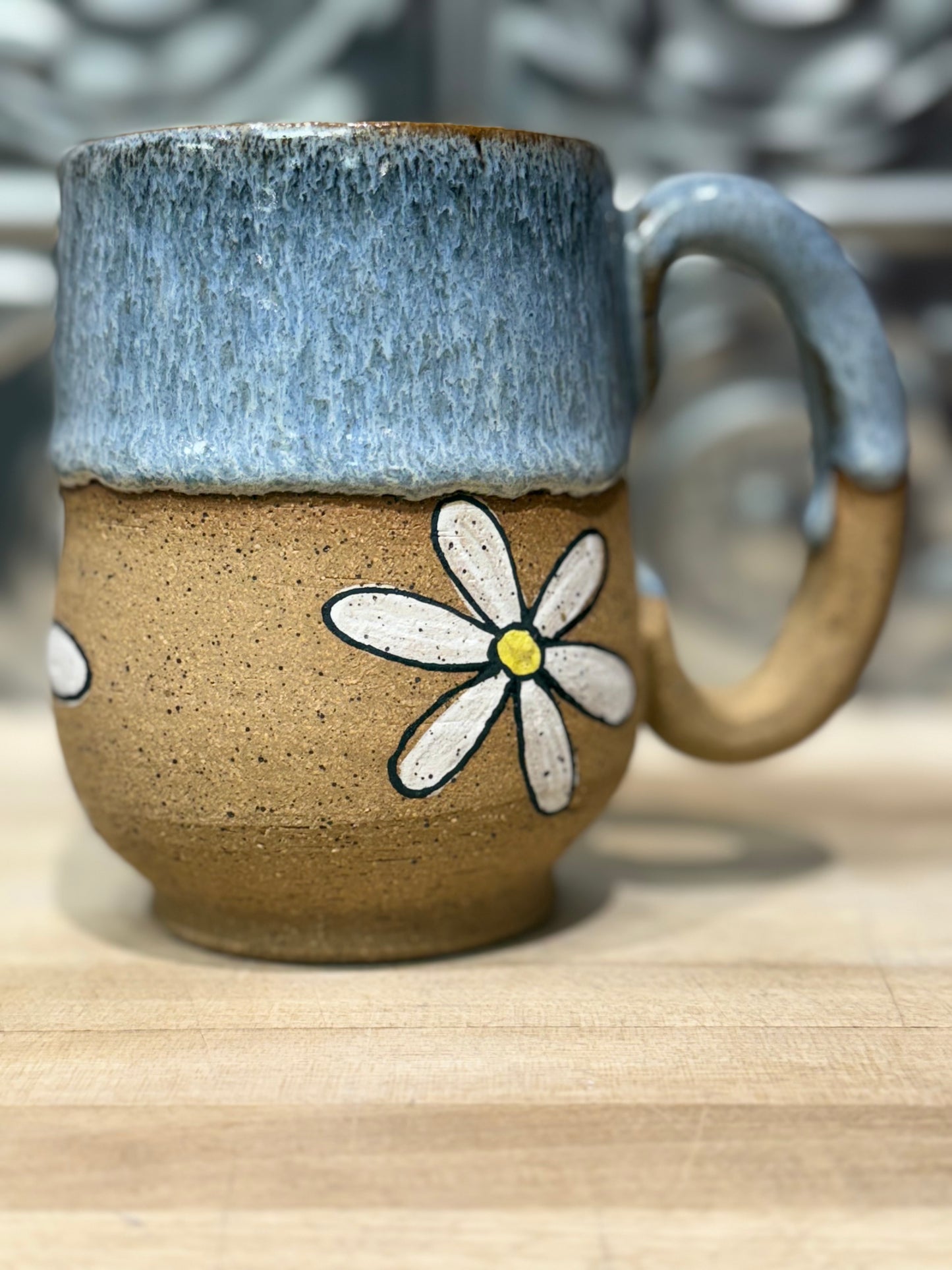 RISING FOREST MUG- DAISIES ON OCEAN GLAZE