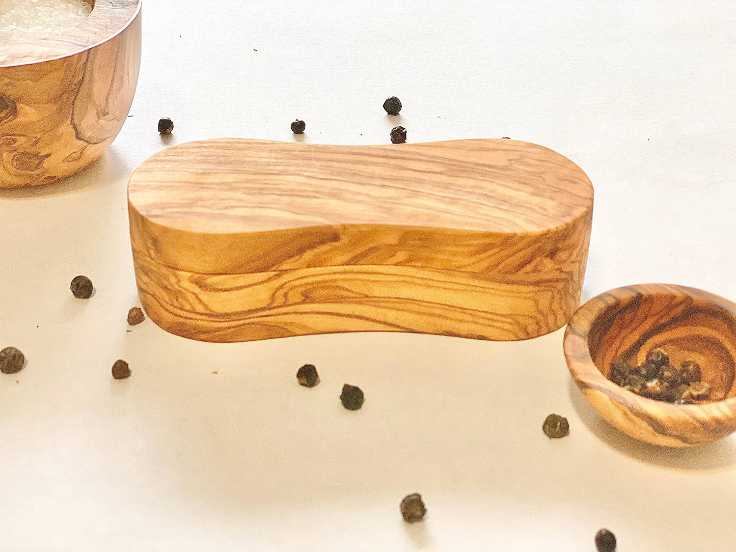 OLIVE WOOD SALT & PEPPER KEEPER