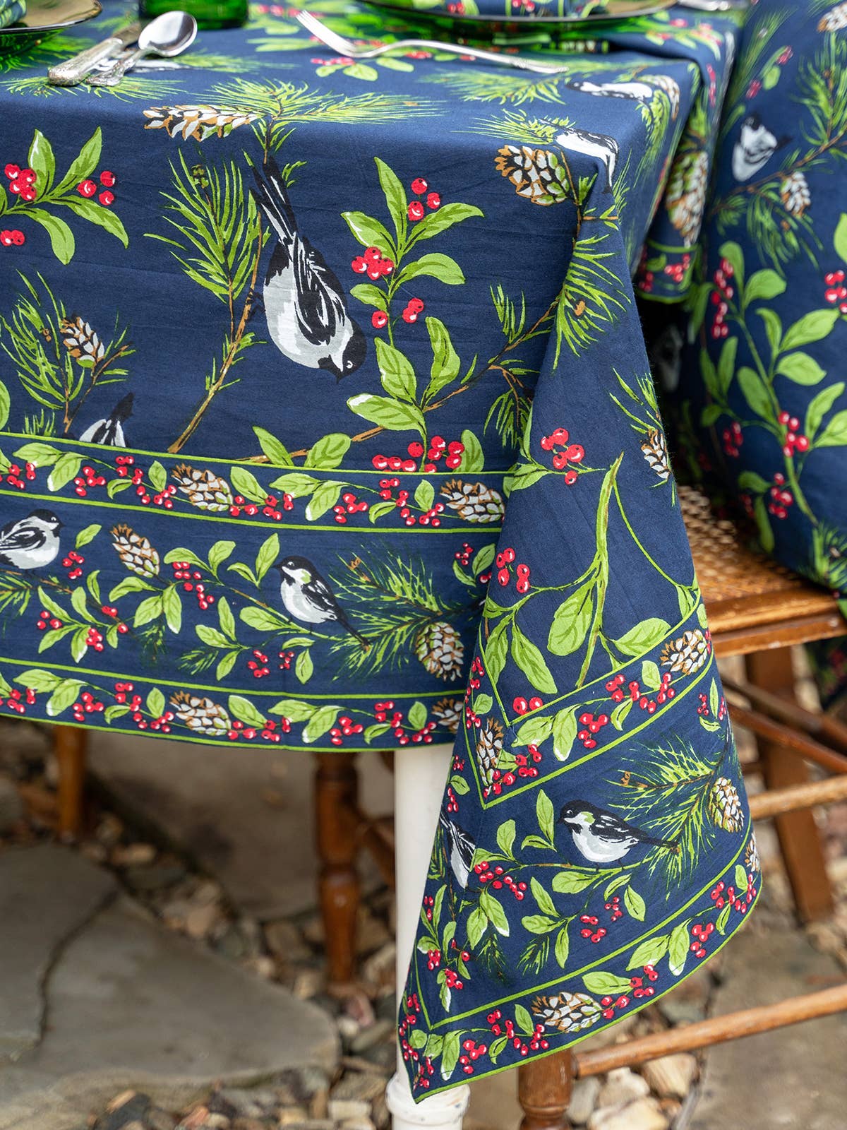 Chickadee Tablecloth - Navy: 72x120