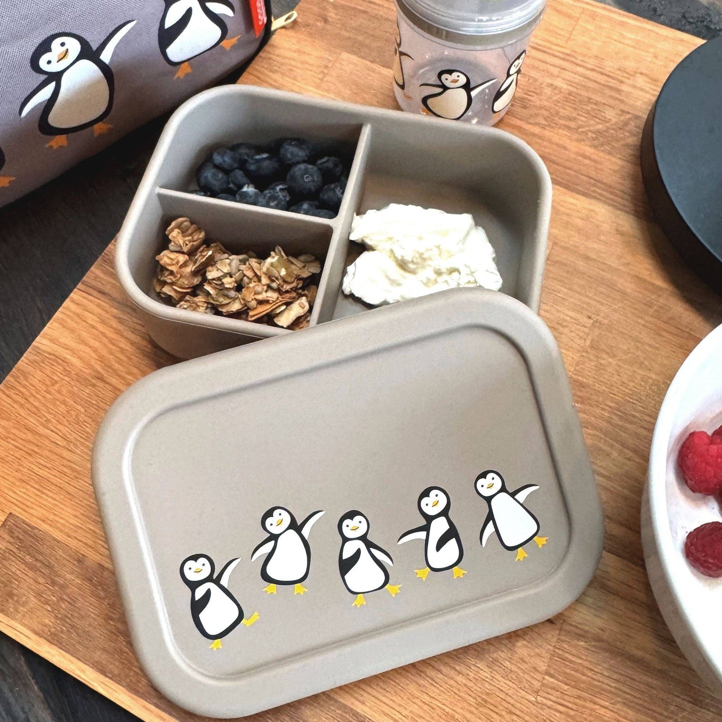 SILICONE BENTO BOX: PENGUIN