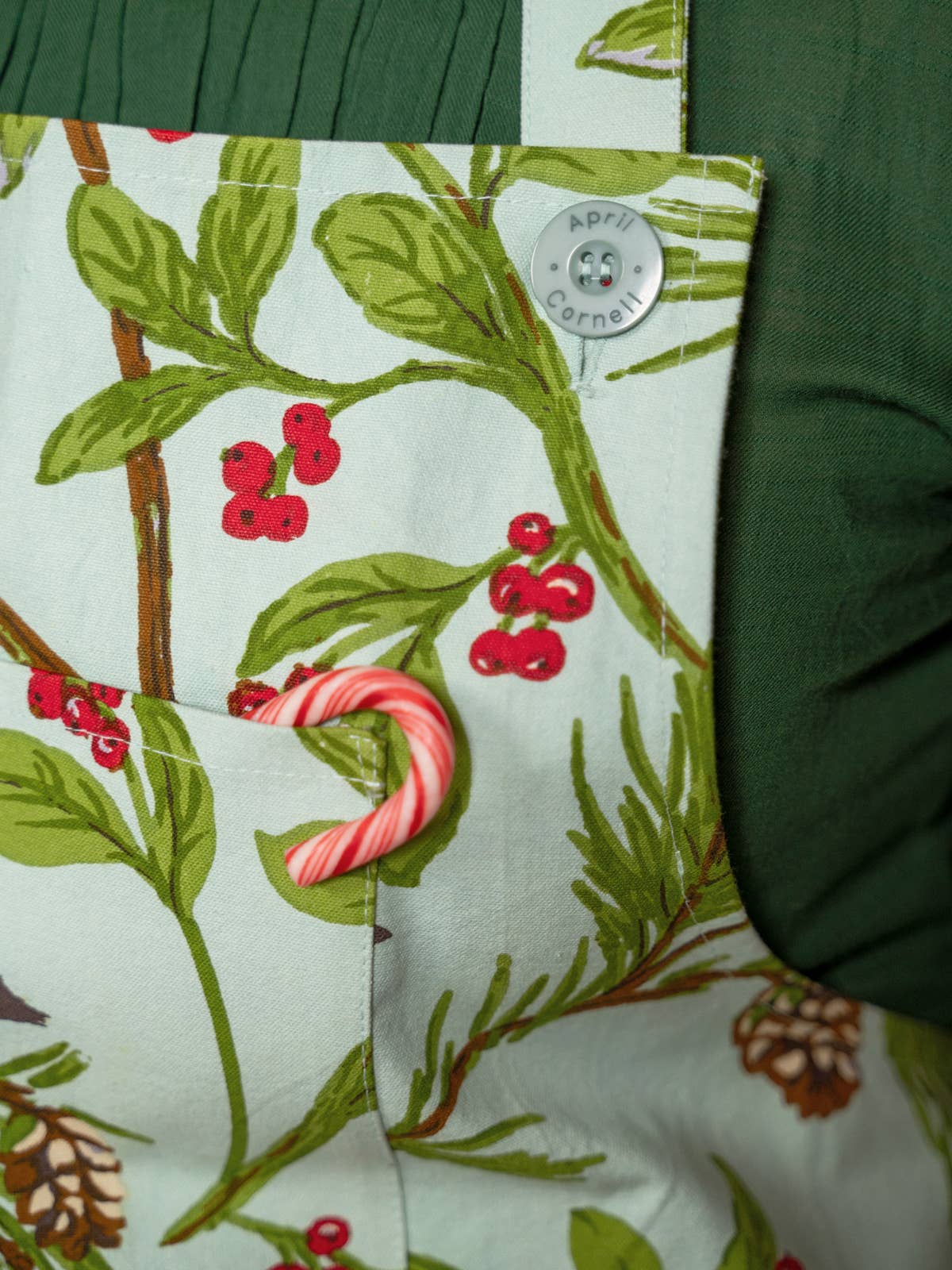 CHICKADEE CHEF APRON - WINTER MINT