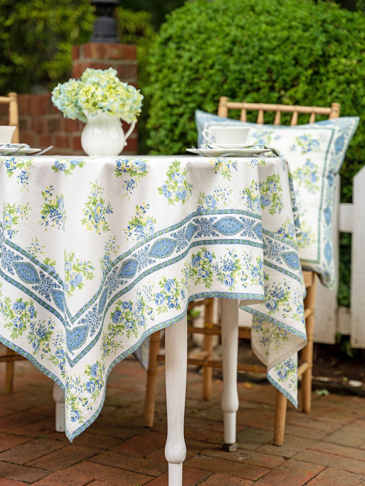 APRIL CORNELL TABLECLOTH ESTELLA BLUE 54X54"