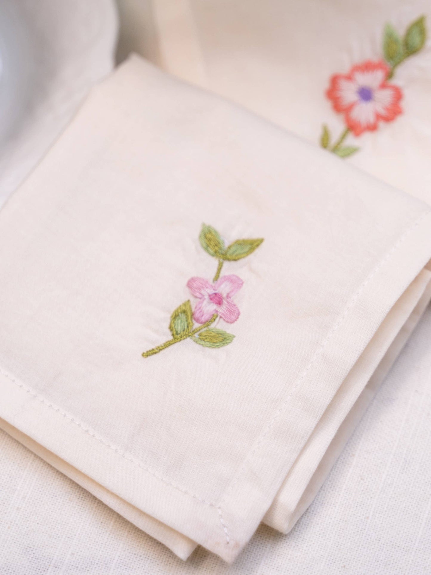 APRIL CORNELL TEA NAPKINS GARDEN EMBROIDERED SET OF 2