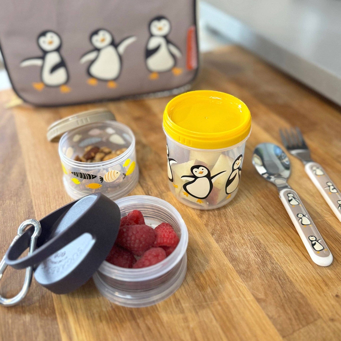 TWIST & SNACK STACKER: PENGUIN