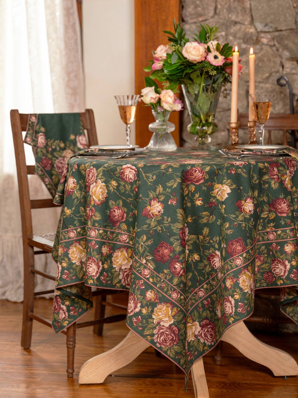 WINTER ROSE TABLECLOTH - FOREST GREEN 60 X 108