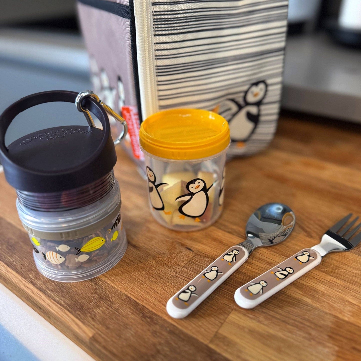 TWIST & SNACK STACKER: PENGUIN