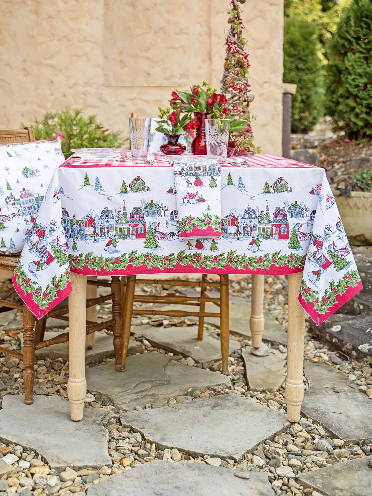 Victorian Christmas Tablecloth - Multi: 60x108