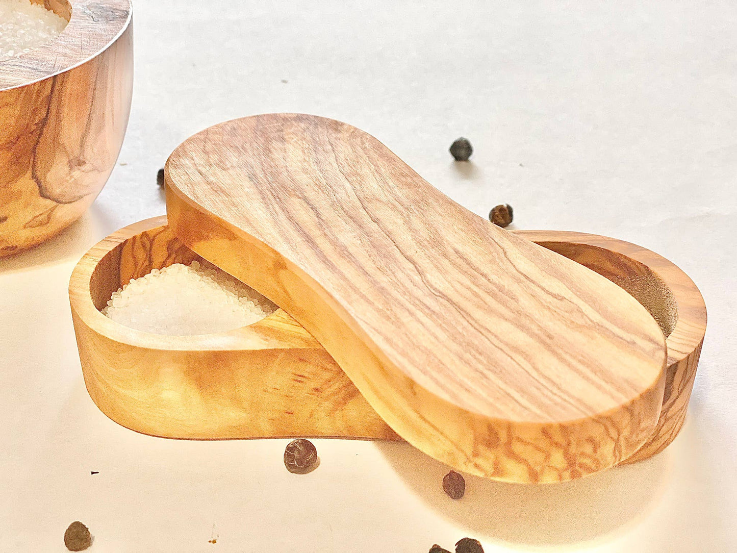 OLIVE WOOD SALT & PEPPER KEEPER