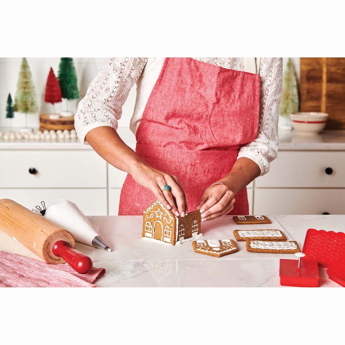 KAB GINGERBREAD HOUSE CUTTER SET