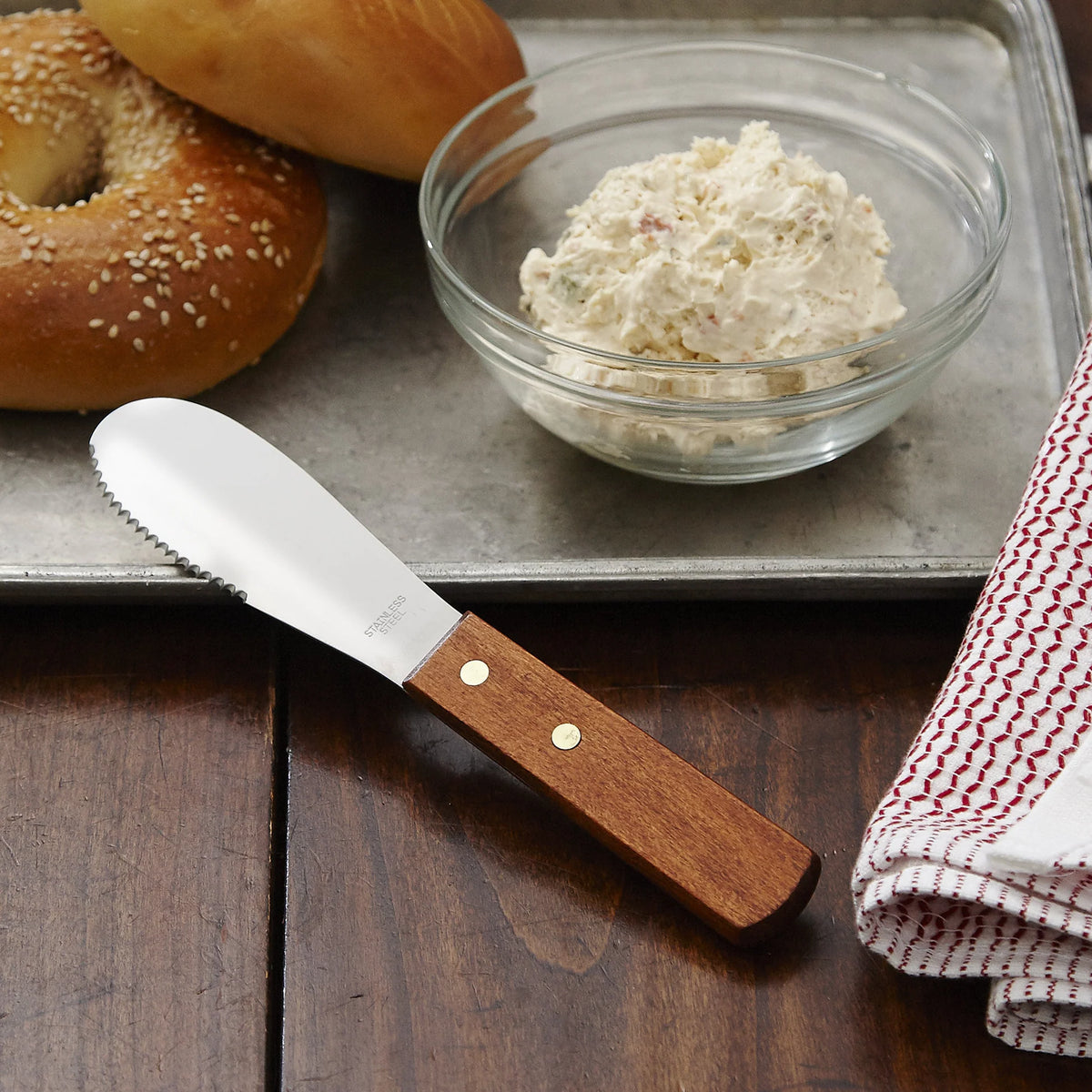 WOOD HANDLE SANDWICH SPREADER