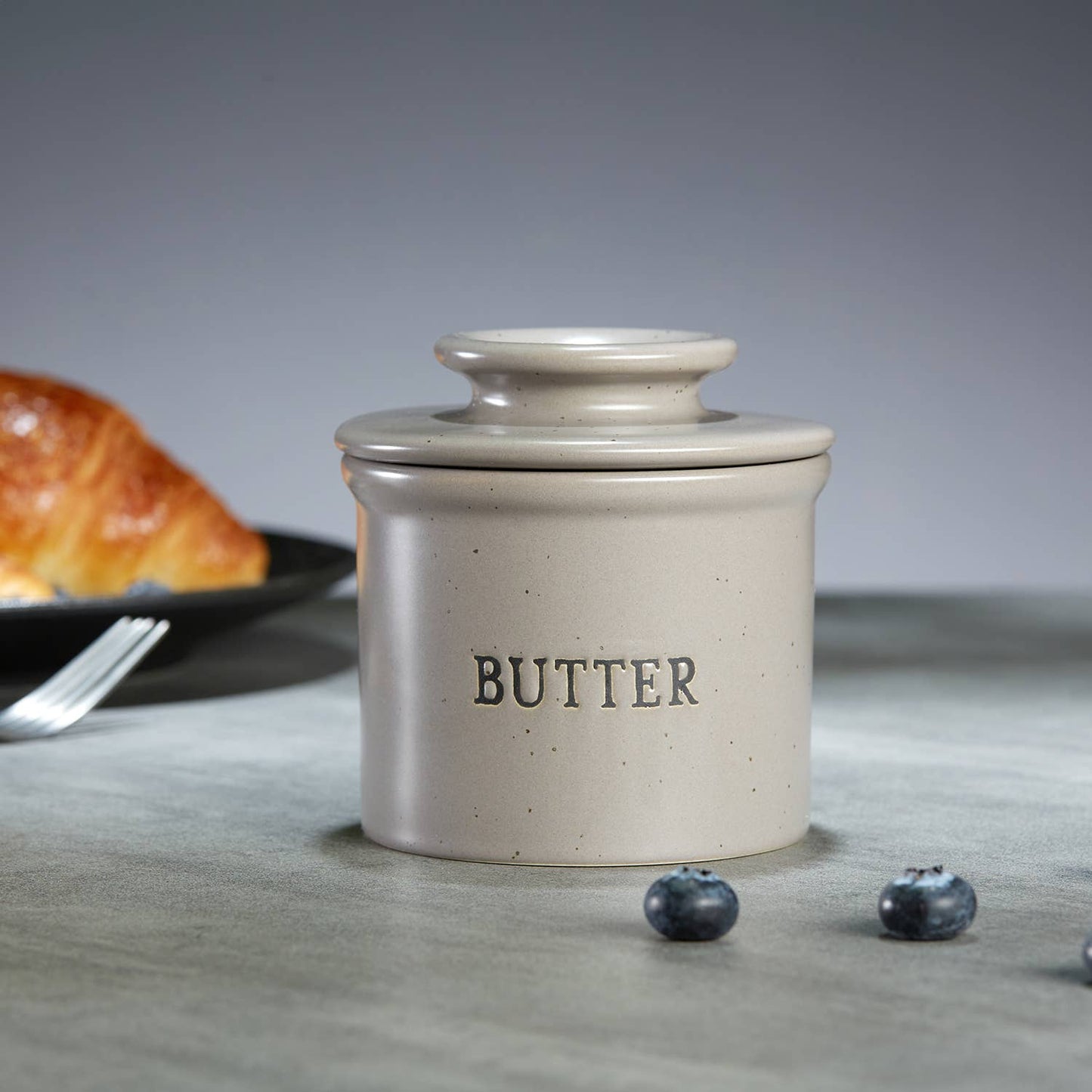 KOOK FRENCH BUTTER KEEPER DISH, CERAMIC: OATMEAL