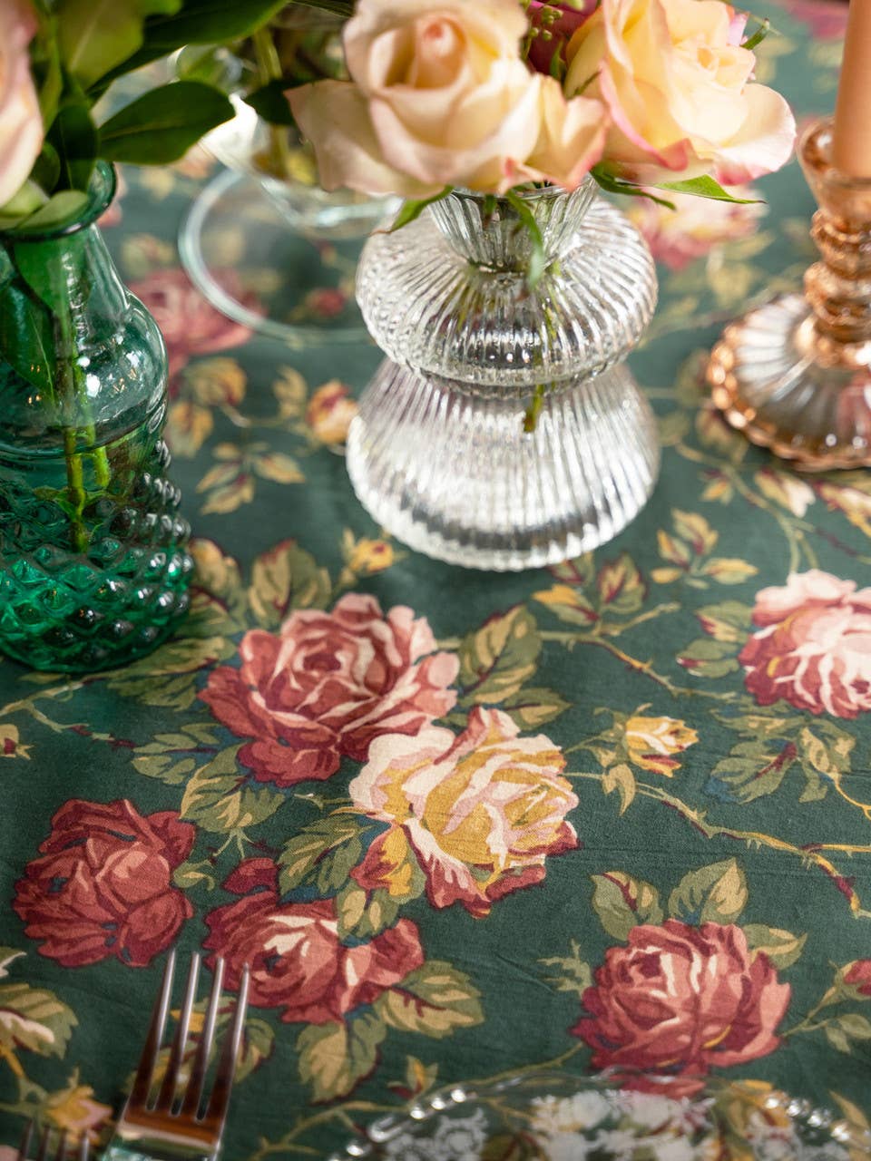 WINTER ROSE TABLECLOTH - FOREST GREEN 60 X 108
