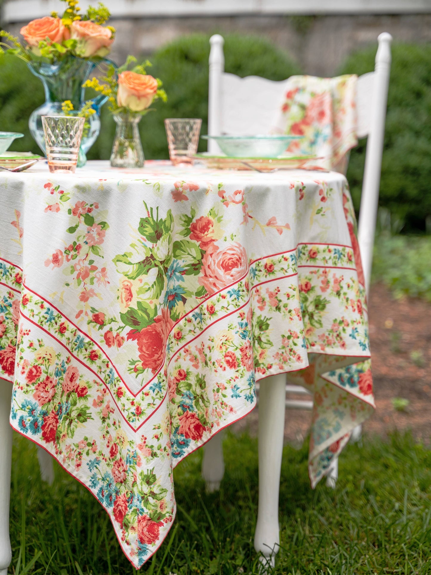 APRIL CORNELL TABLECLOTH COTTAGE ROSE WHITE 54X54"