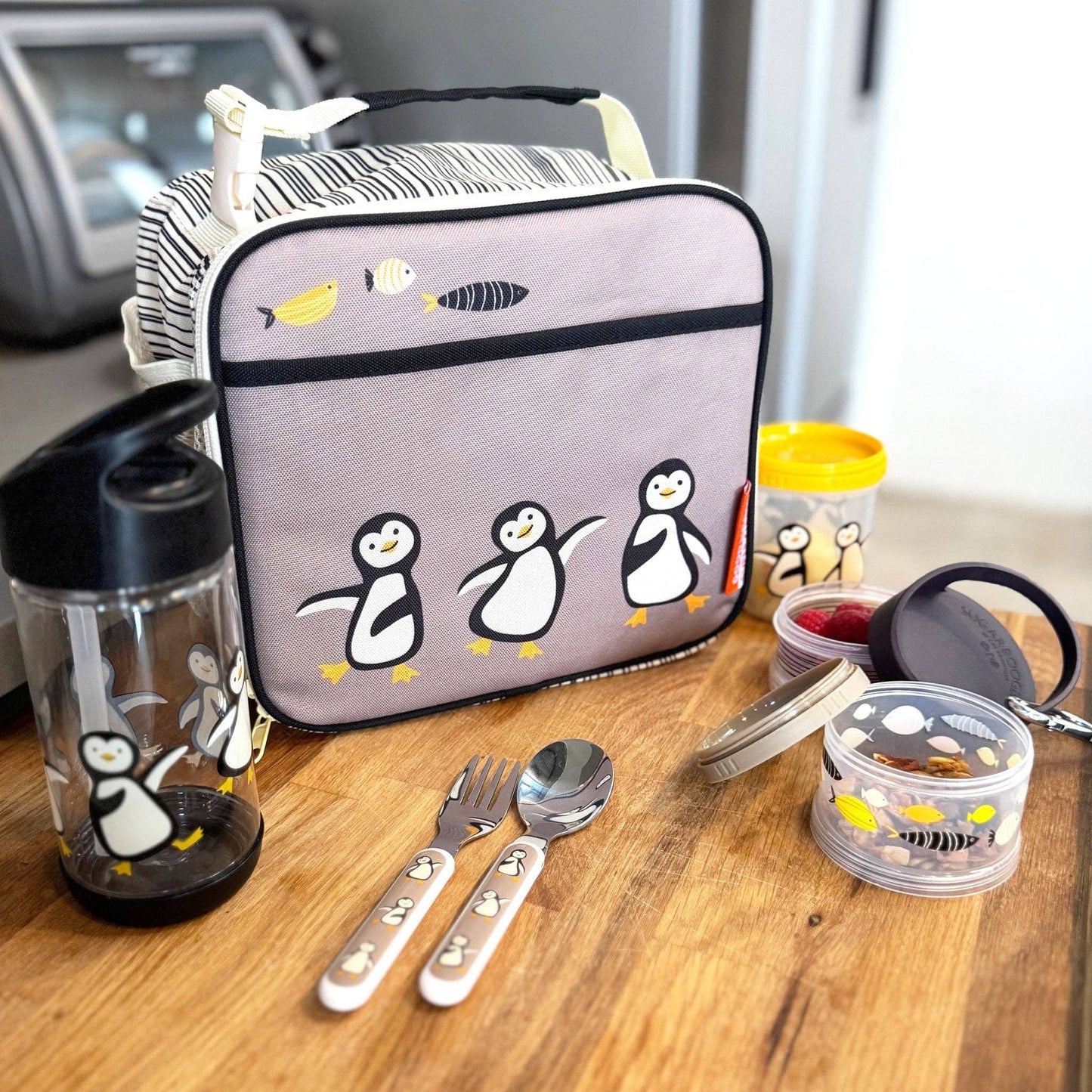 LUNCH TOTE: PENGUIN