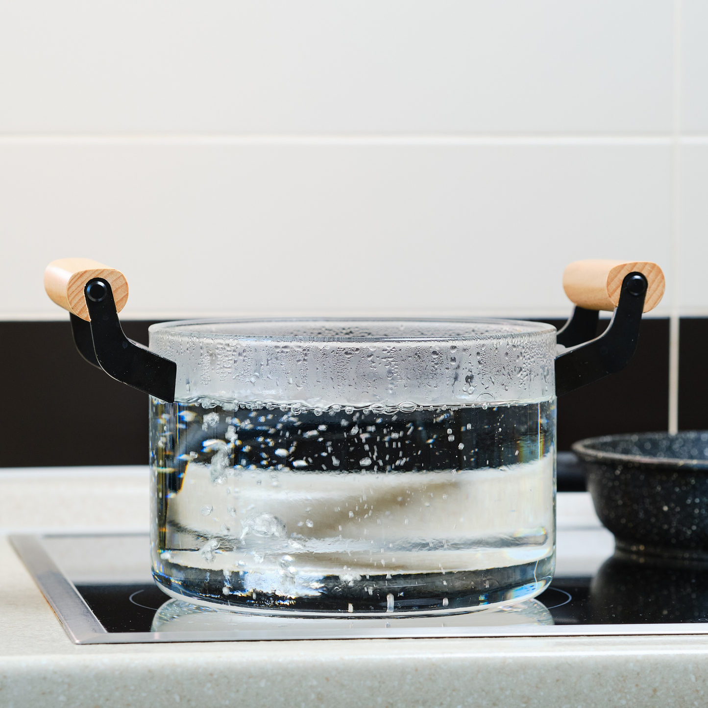 HEAT-RESISTANT GLASS COOKING POT W/ WOODEN HANDLES 2.5L