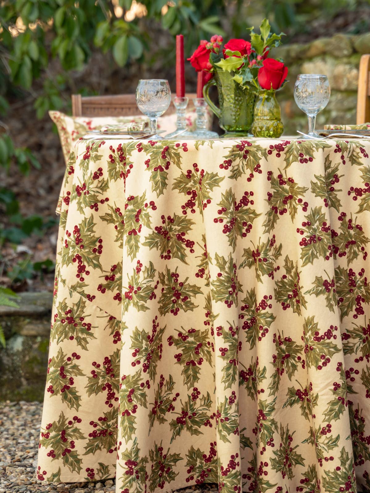 Winterberry Round Cloth: 70 Inch Round