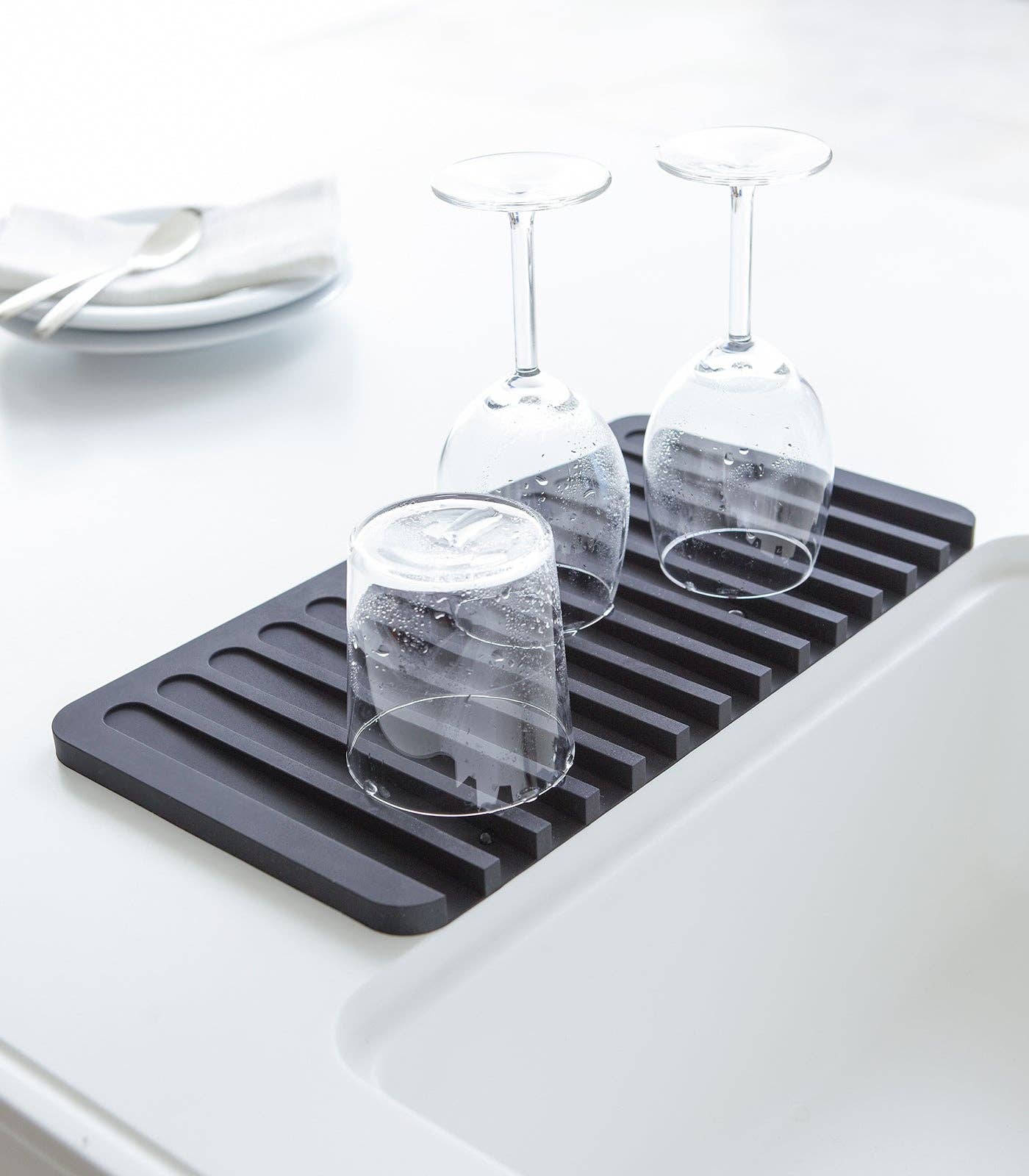 FLOW DISH DRAINER TRAY BLACK