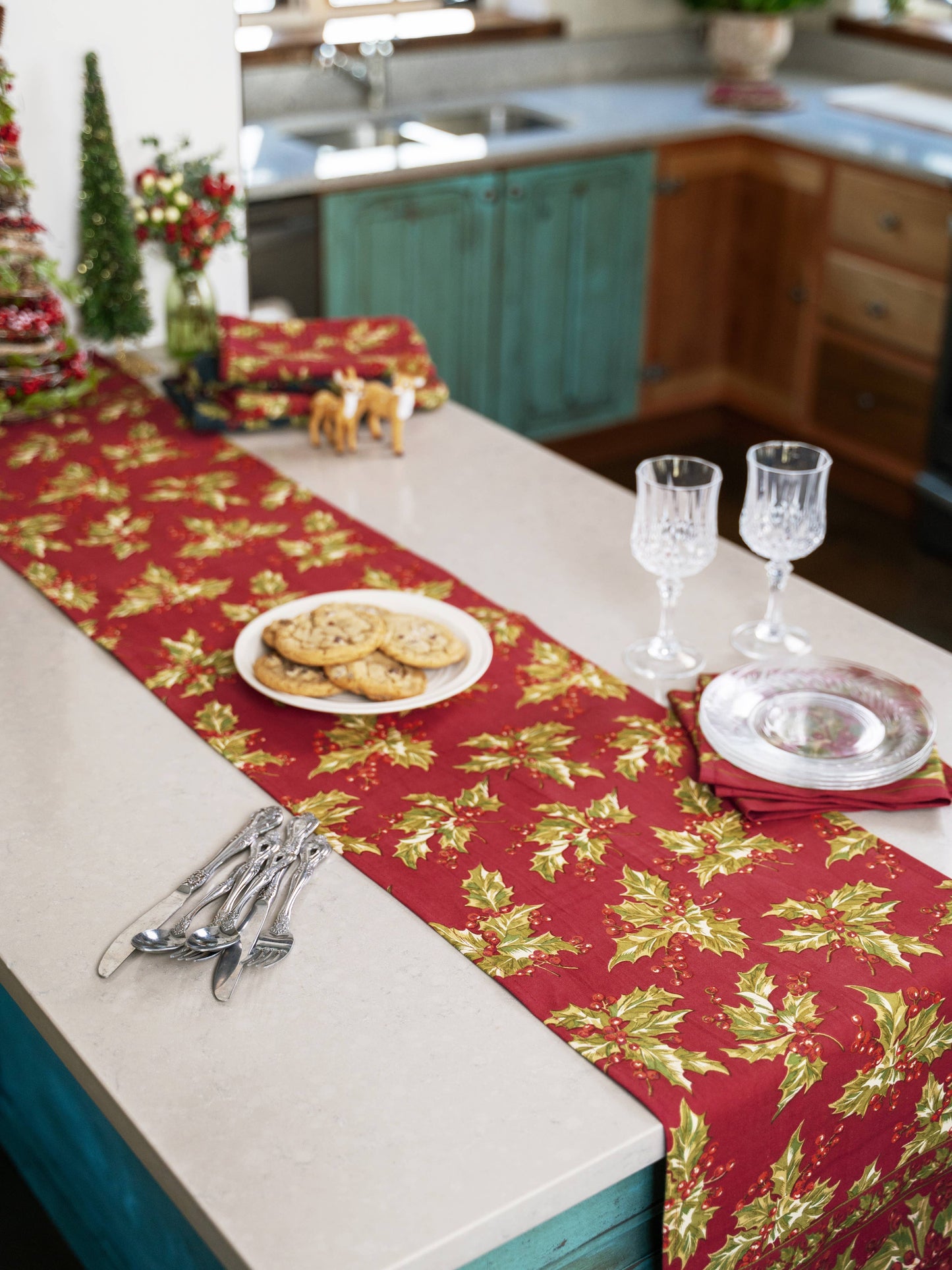 Winterberry Runner - Red