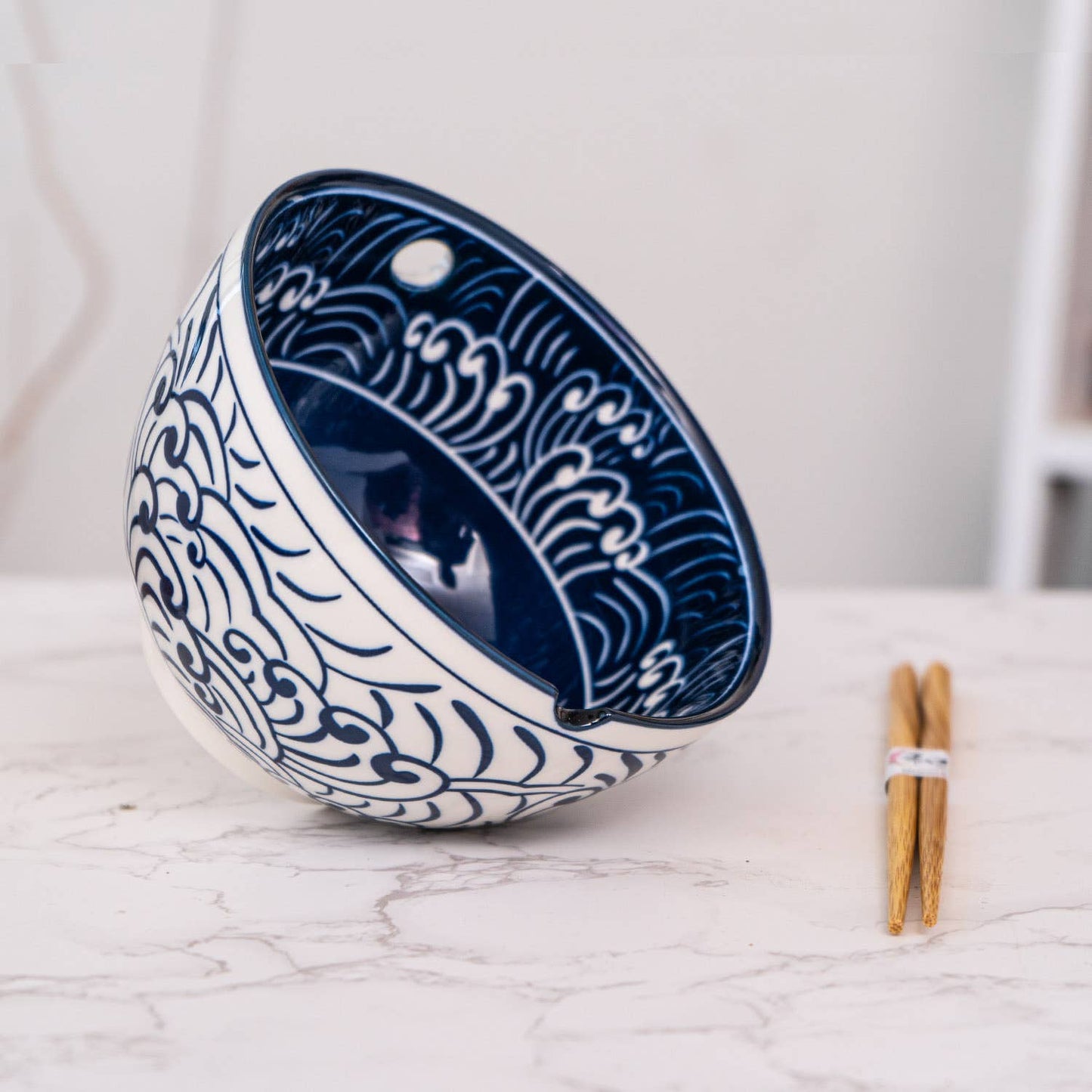 NAMI WAVES BOWL WITH CHOPSTICKS 6"