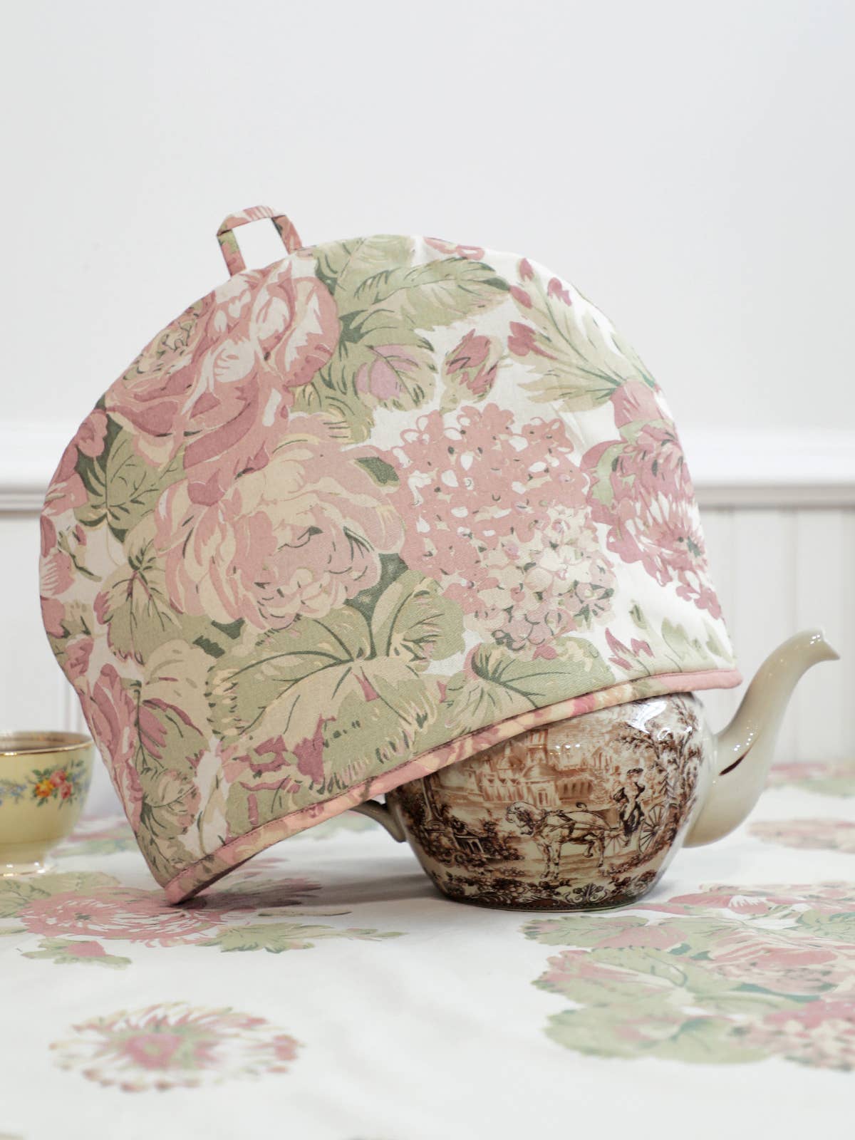 GATHERING PATCHWORK TEA COZY