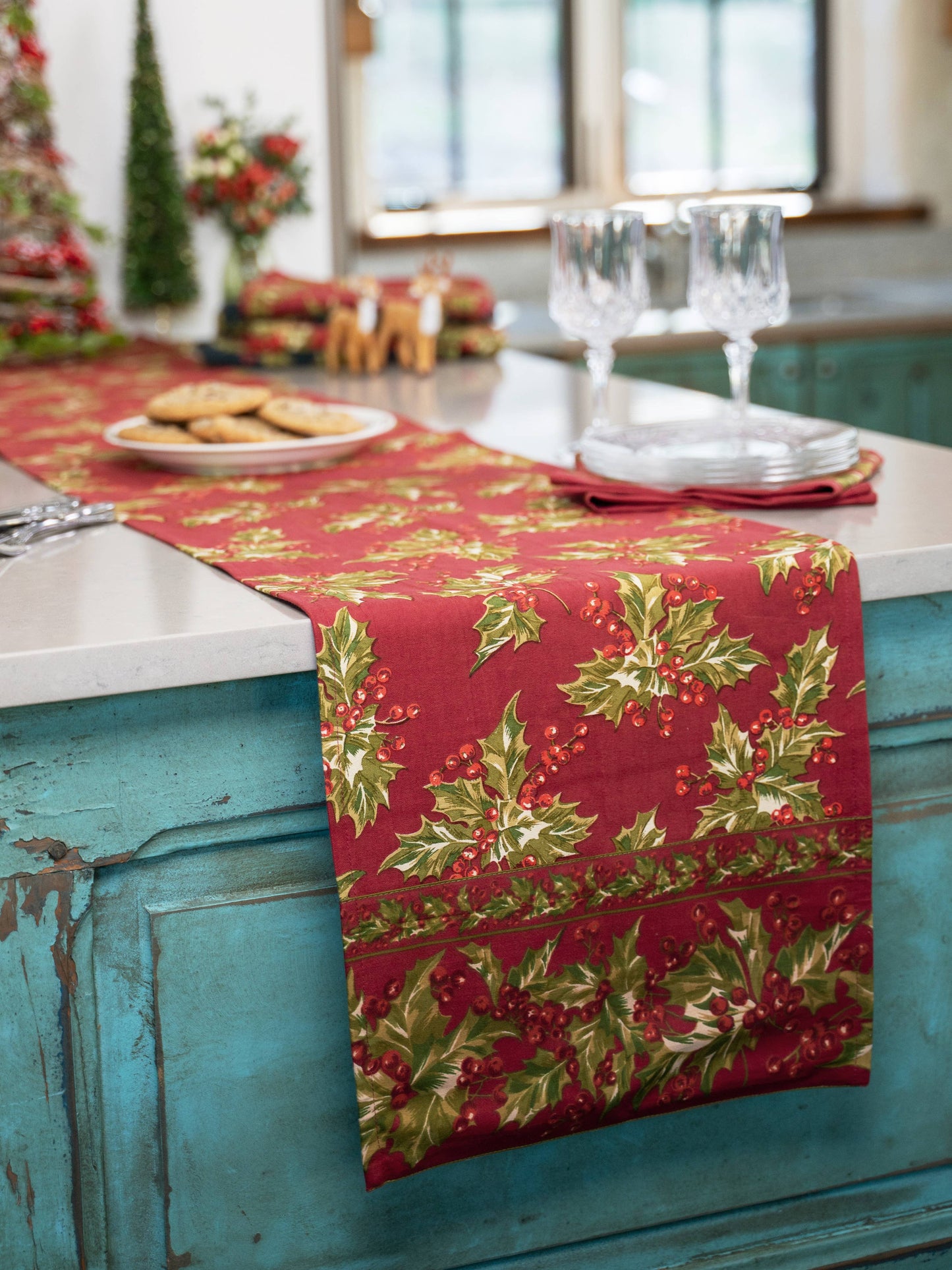 Winterberry Runner - Red
