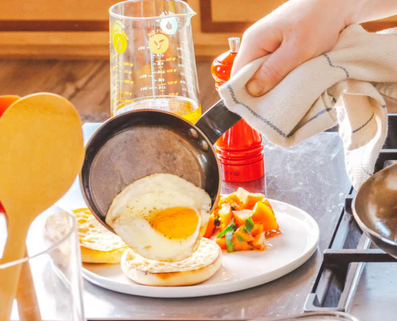 DE BUYER EGG PAN 4.75"