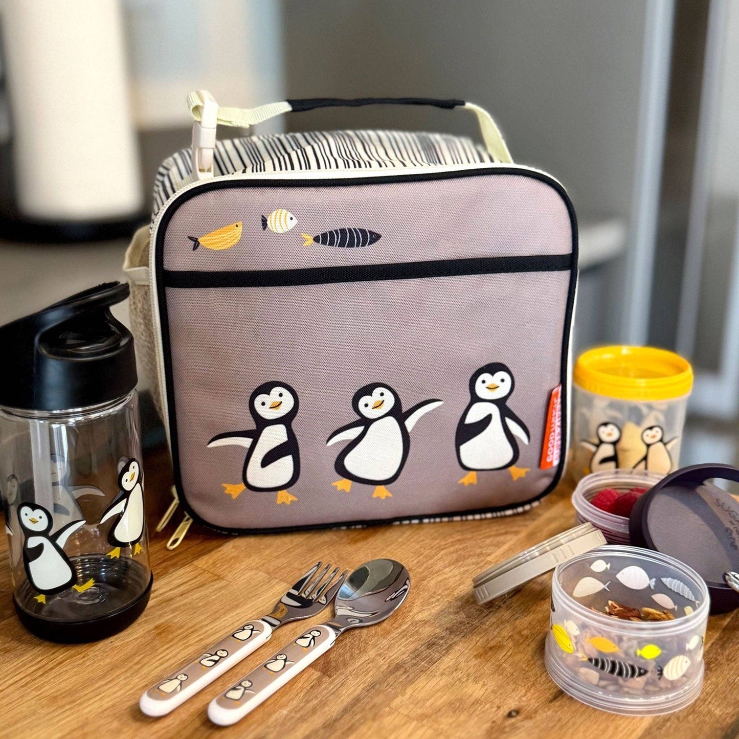 LUNCH TOTE: PENGUIN