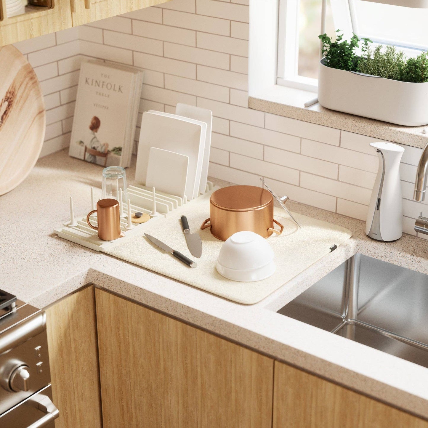 UDRY PEG DISH RACK WITH MAT: LINEN