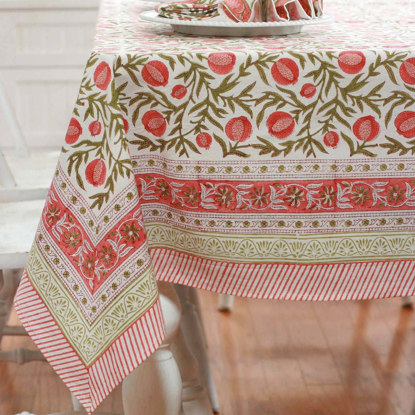 TABLECLOTH POMEGRANATE RED 60"X124”