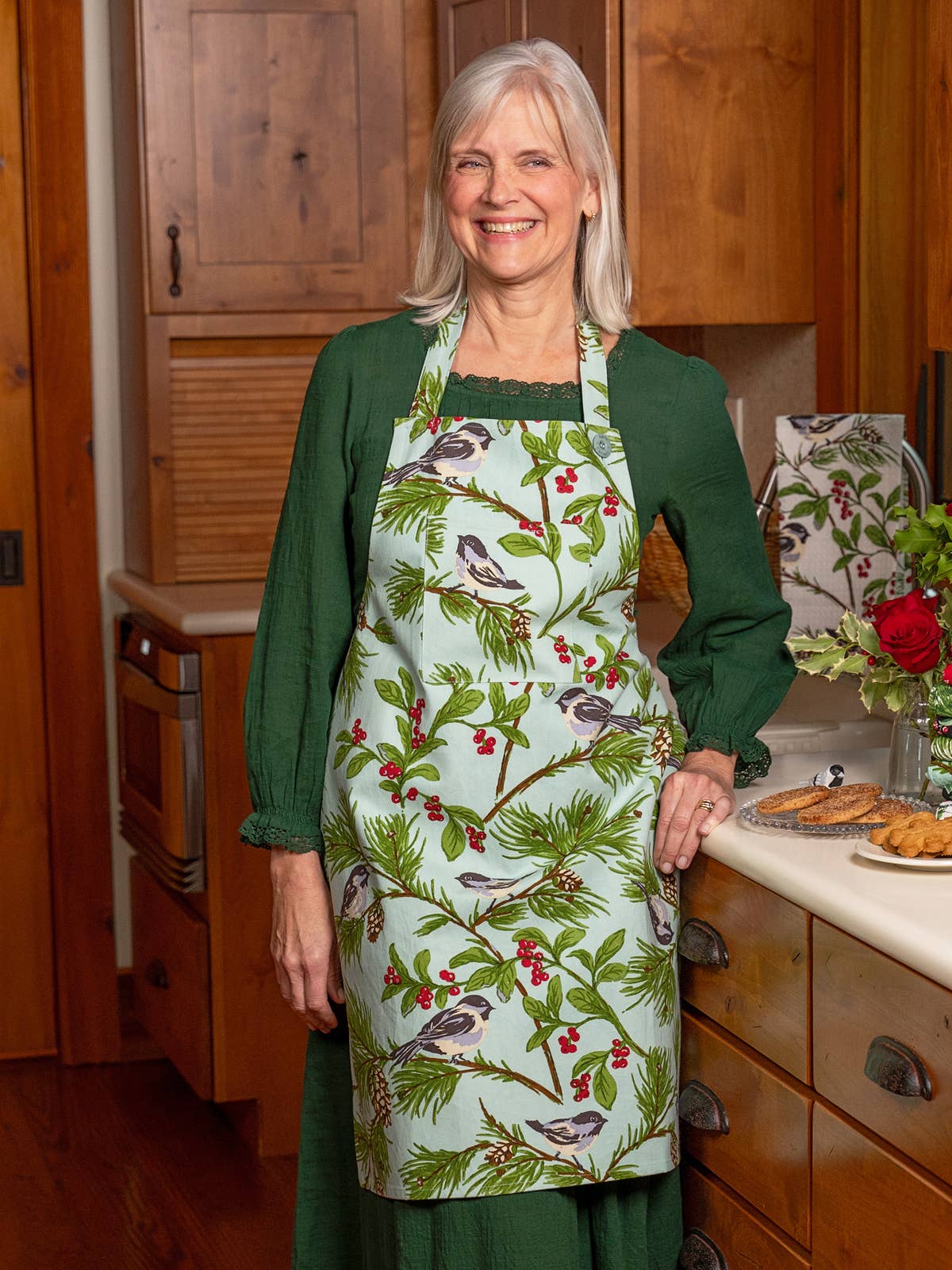 CHICKADEE CHEF APRON - WINTER MINT