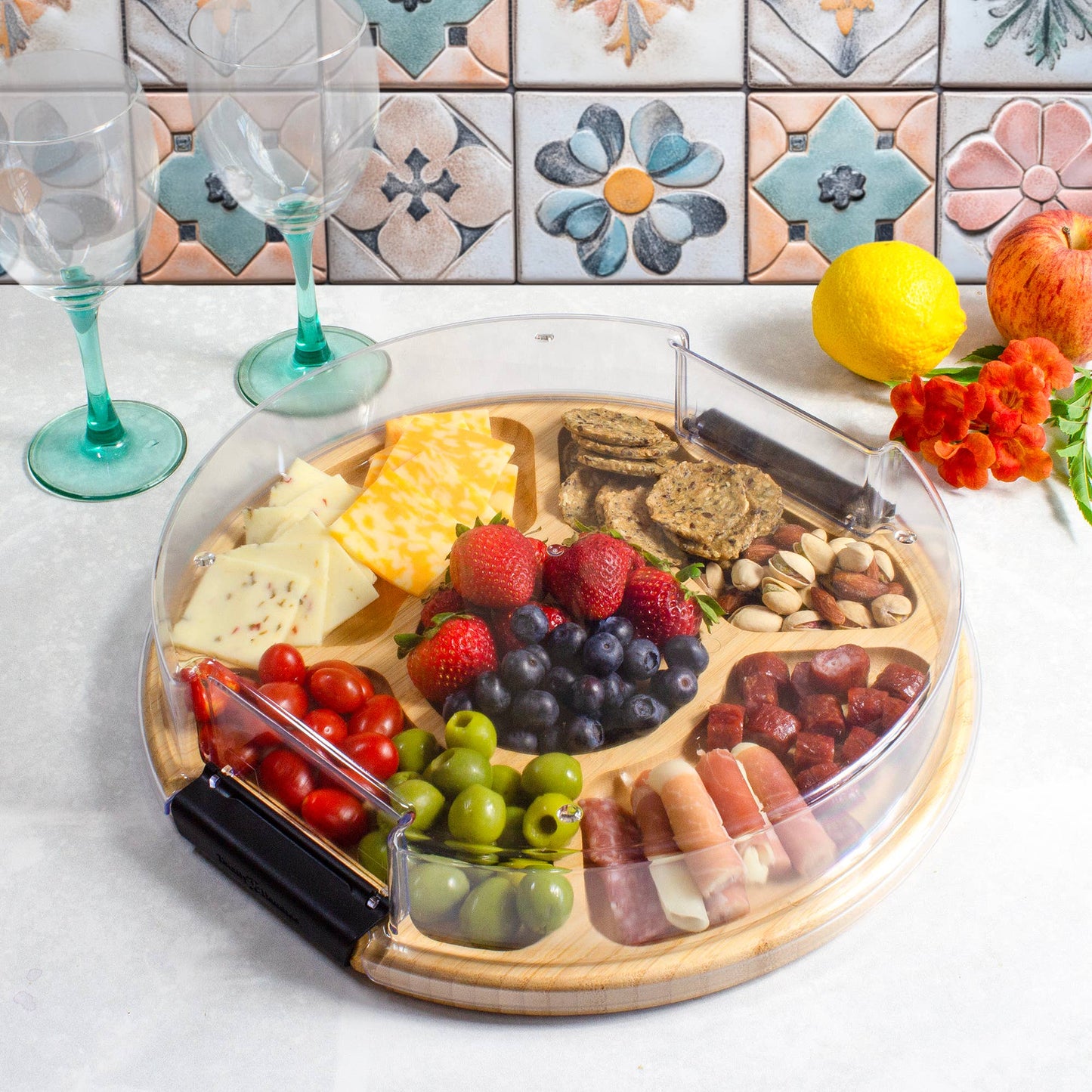 Round Charcuterie Board w/ Locking Lid