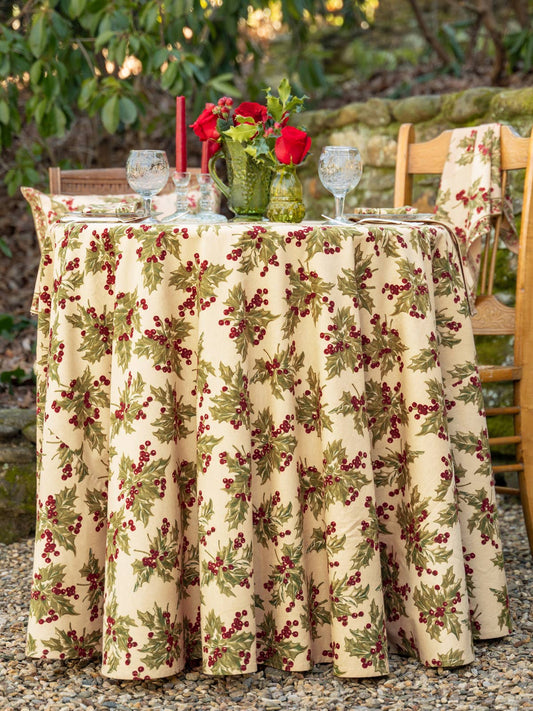 Winterberry Round Cloth: 70 Inch Round