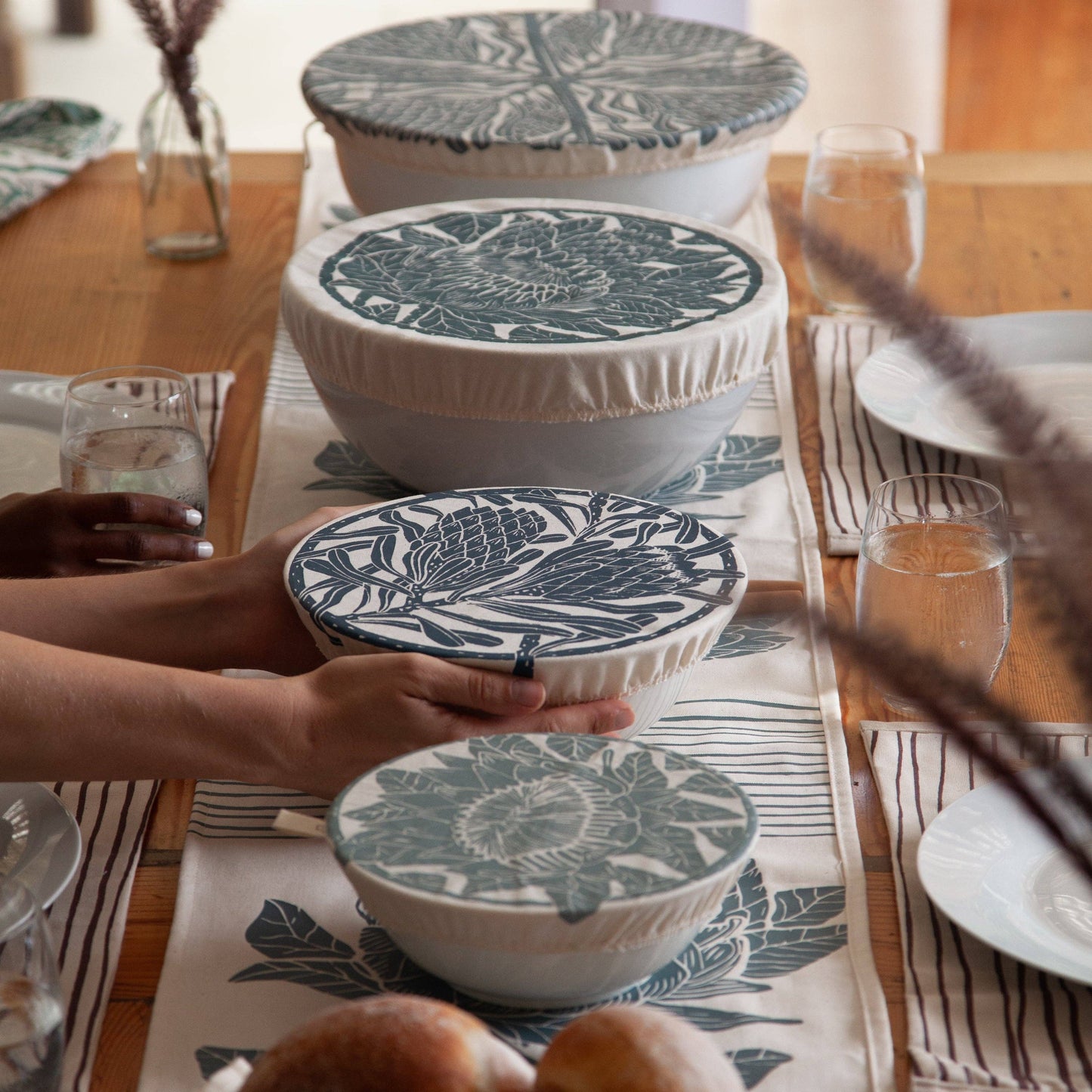 DISH & BOWL COVER MEDIUM PROTEA PRINT