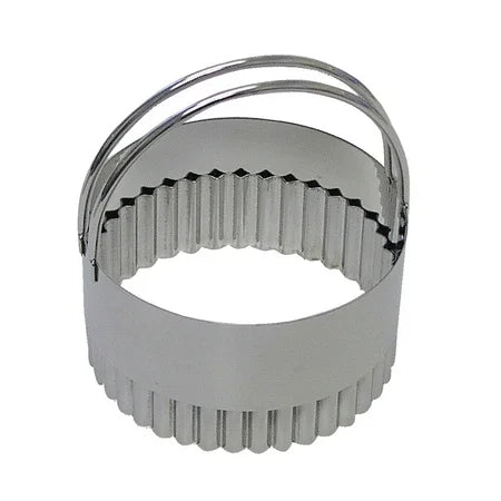 BISCUIT CUTTER 3.25" FLUTED SS