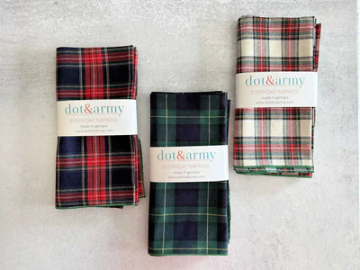 NAPKINS RED PLAID W/ GREEN TRIMMING
