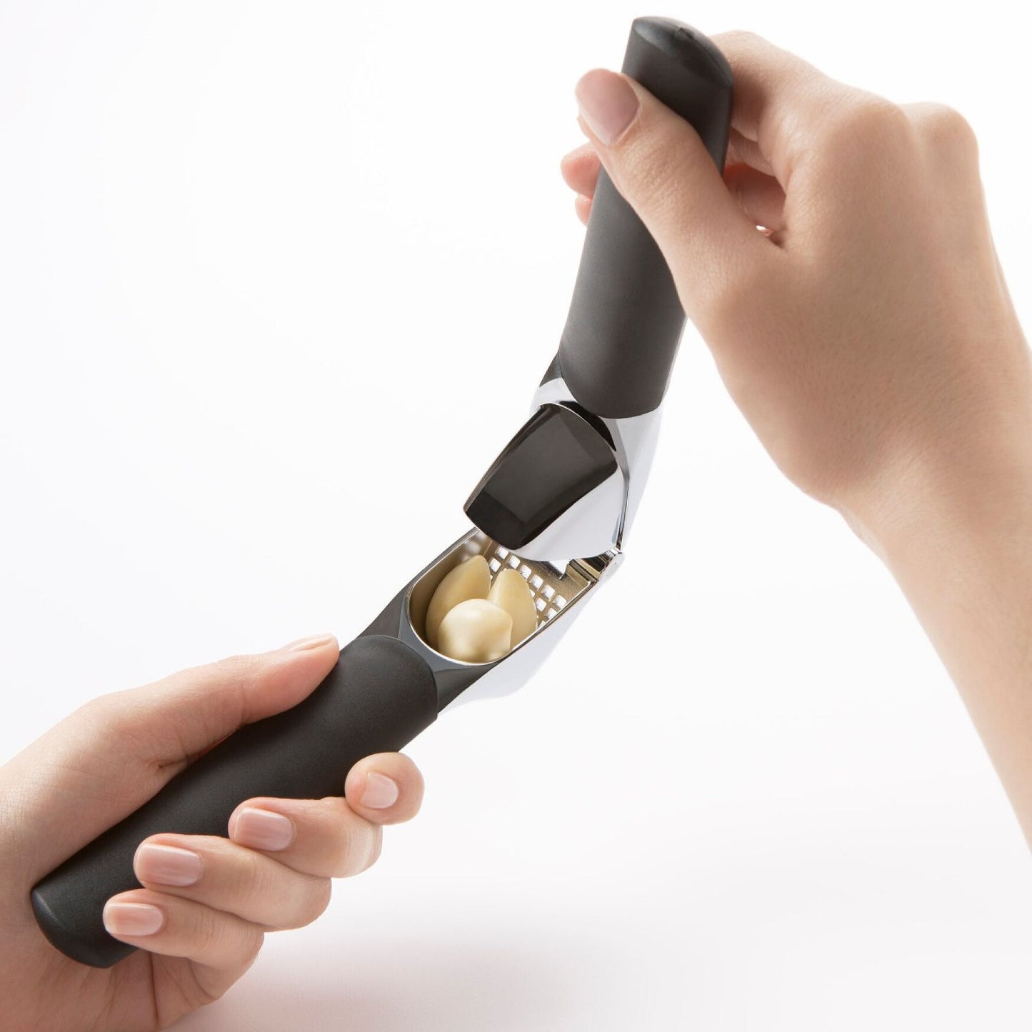 OXO GG GARLIC PRESS W/ BUILT-IN CLEANER