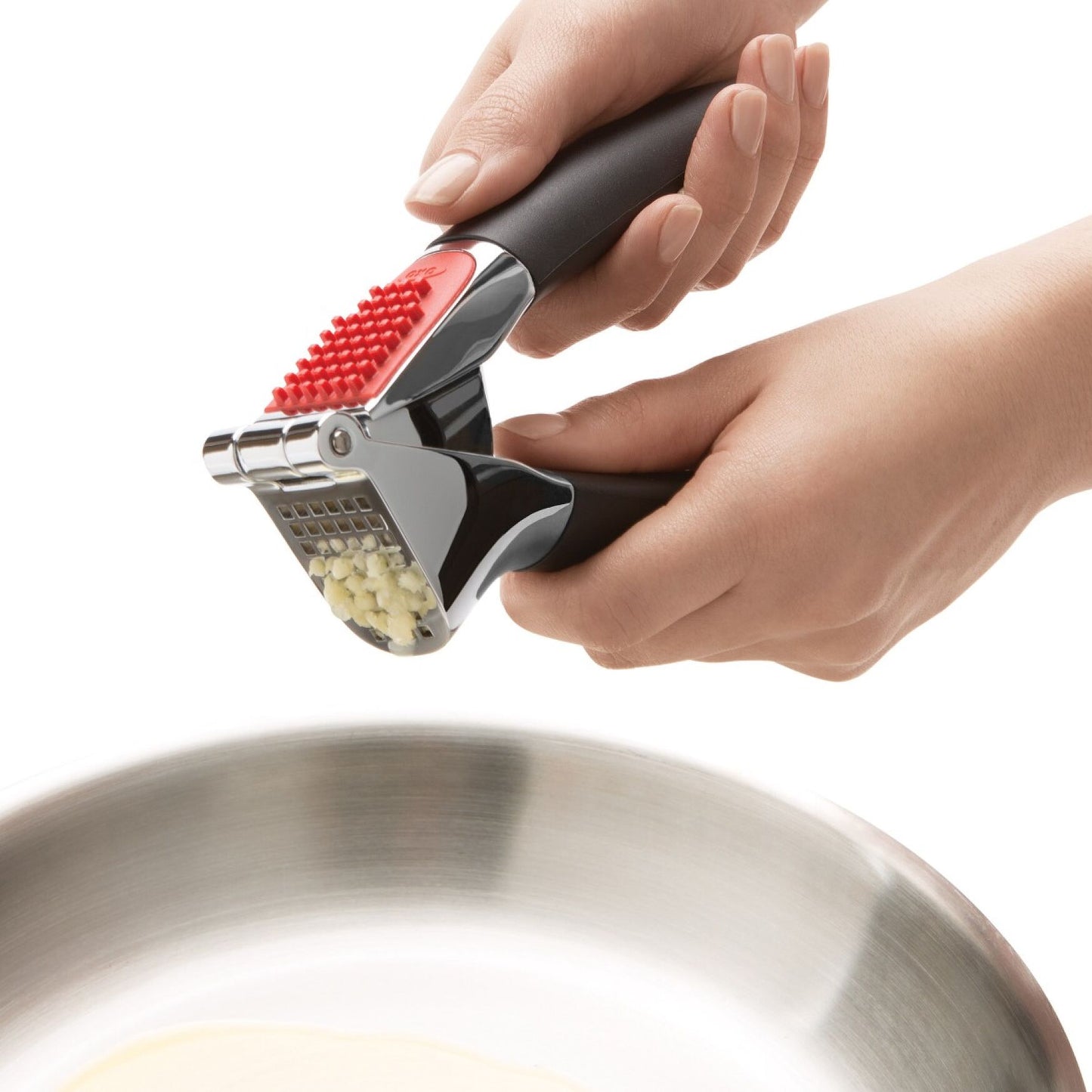 OXO GG GARLIC PRESS W/ BUILT-IN CLEANER