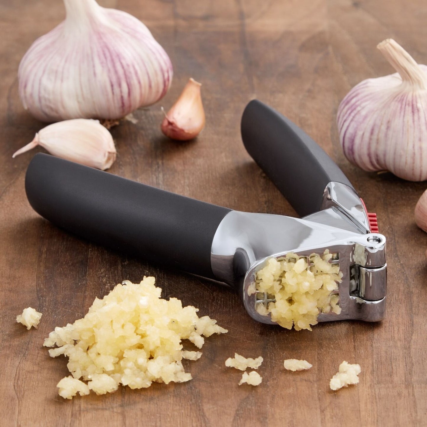 OXO GG GARLIC PRESS W/ BUILT-IN CLEANER