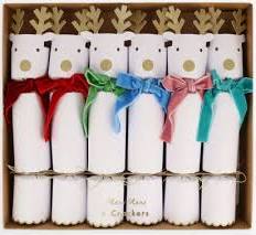REINDEER WITH VELVET BOWS CRACKERS